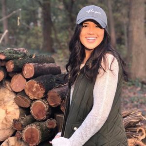 Meet your Posher, Genna